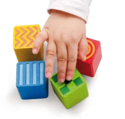 Holzwürfel Feel And Sound Blocks Eichhorn Gemustert 20 Stück 4 Würfel Mit Textur Und 2 Sounds Größe 40 Mm Ab 12 Monaten -Eichhorn 100024253 f eichhorn kocky