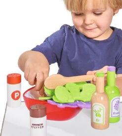 Eichhorn -Eichhorn eichhorn salat aus holz spiellebensmittel 1